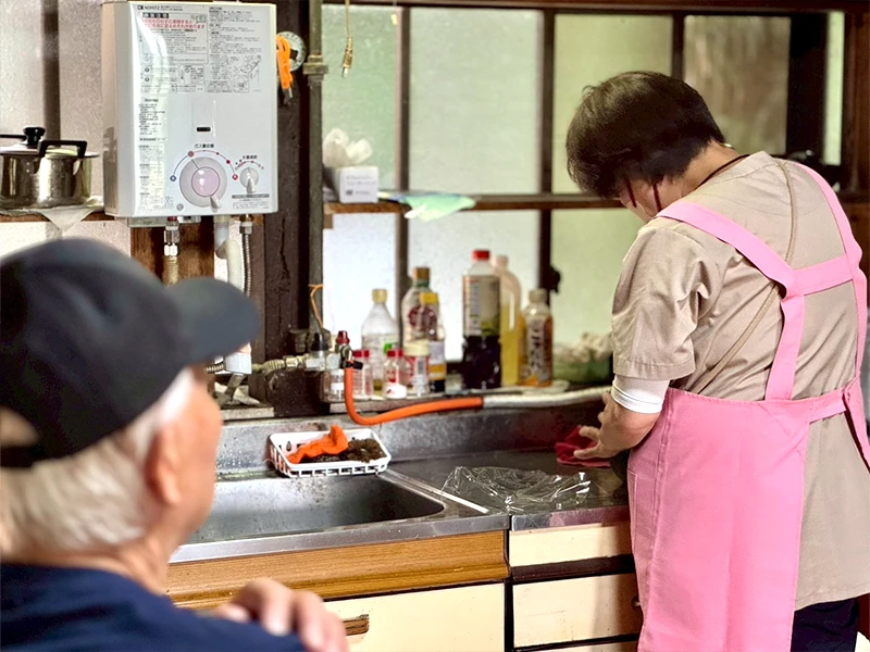 料理をしている様子